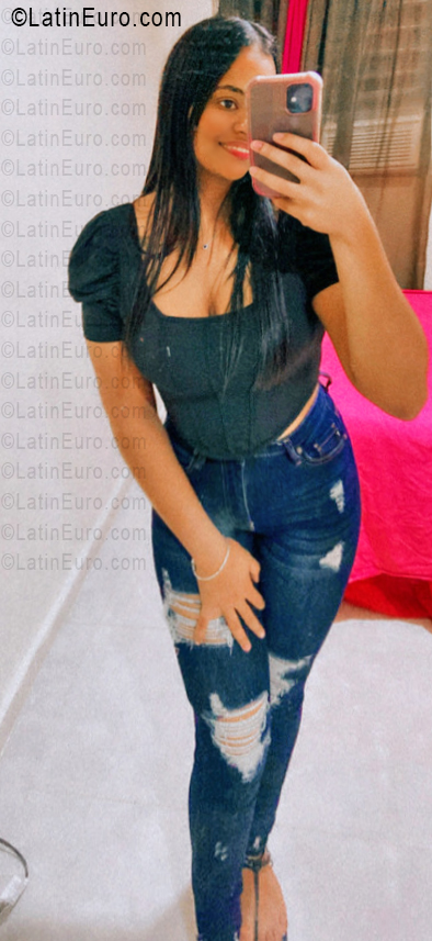 Date this sensual Dominican Republic girl Vitaly from Moca DO56085