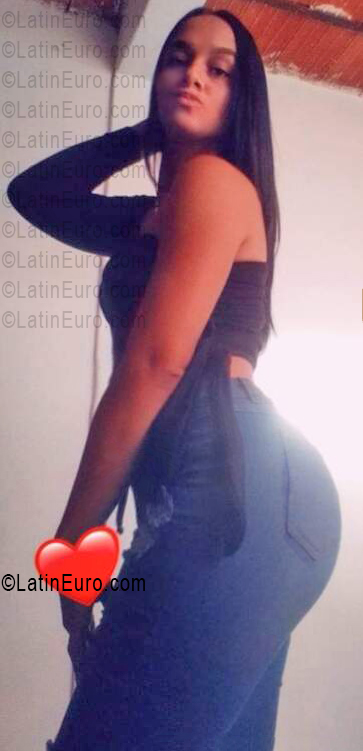 Date this sensual Venezuela girl Franyer from Caracas VE5426