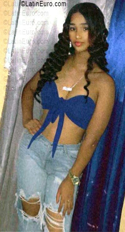 Date this georgeous Dominican Republic girl Emely from Santiago DO56153