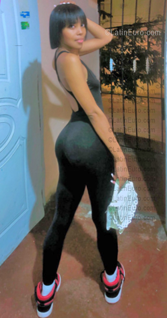 Date this hot Dominican Republic girl Jhoa from Rep&amp;uacute;blica Dominicana DO56259