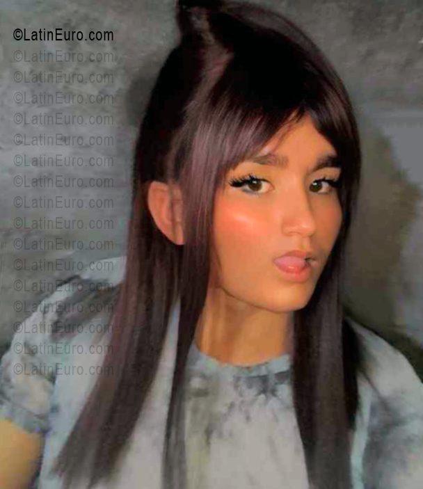 Date this lovely Venezuela girl Ashley from Puerto Cabello VE5606