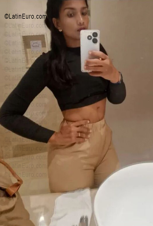 Date this stunning Dominican Republic girl Karen from Santo Domingo DO56342