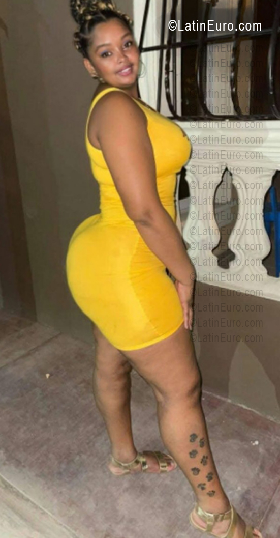 Date this foxy Dominican Republic girl Elizabeth from Puerto Plata DO56376