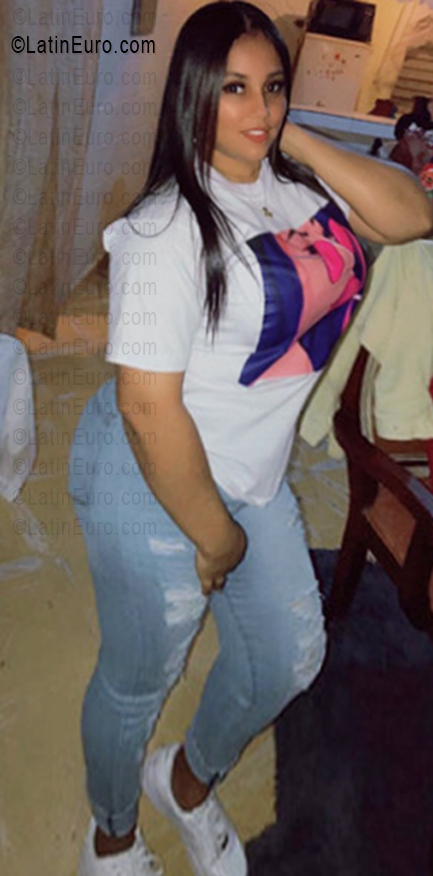 Date this good-looking Dominican Republic girl Yelenny from Santo Domingo DO56386