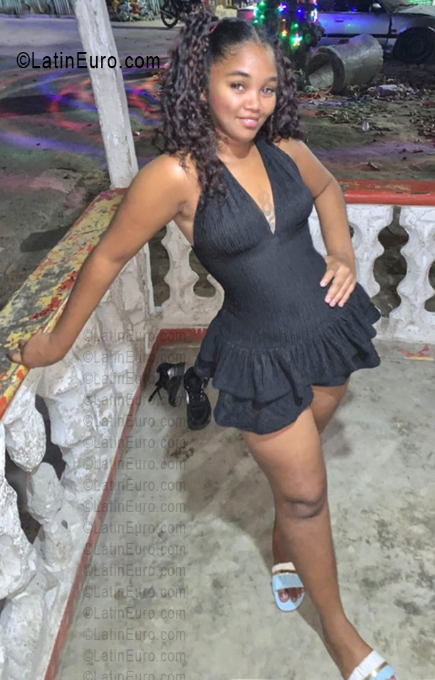Date this hard body Dominican Republic girl Berta from Santo Domingo DO56604